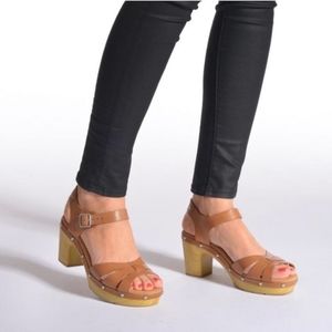 Clarks Ledella Trail Clog Sandals Size 7.5 US